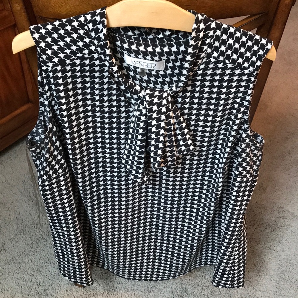 Sleeveless Bow Tie Blouse